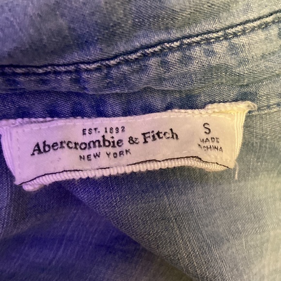 Abercrombie & Fitch light weight denim button up - Picture 2 of 2